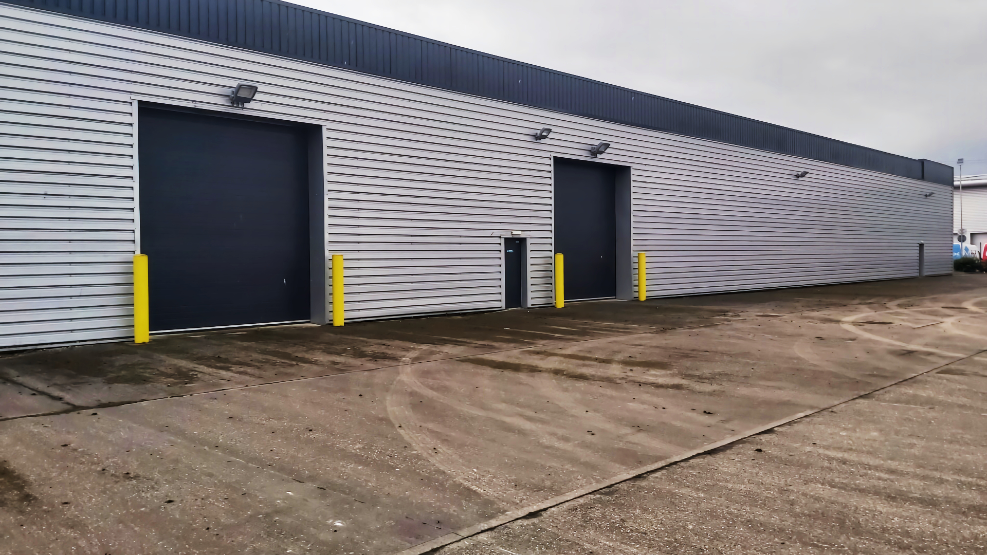 JLL – Unit 9 Woodside Industrial Estate Dunstable Before JLL - Unit 9 Woodside Industrial Estate Dunstable Before